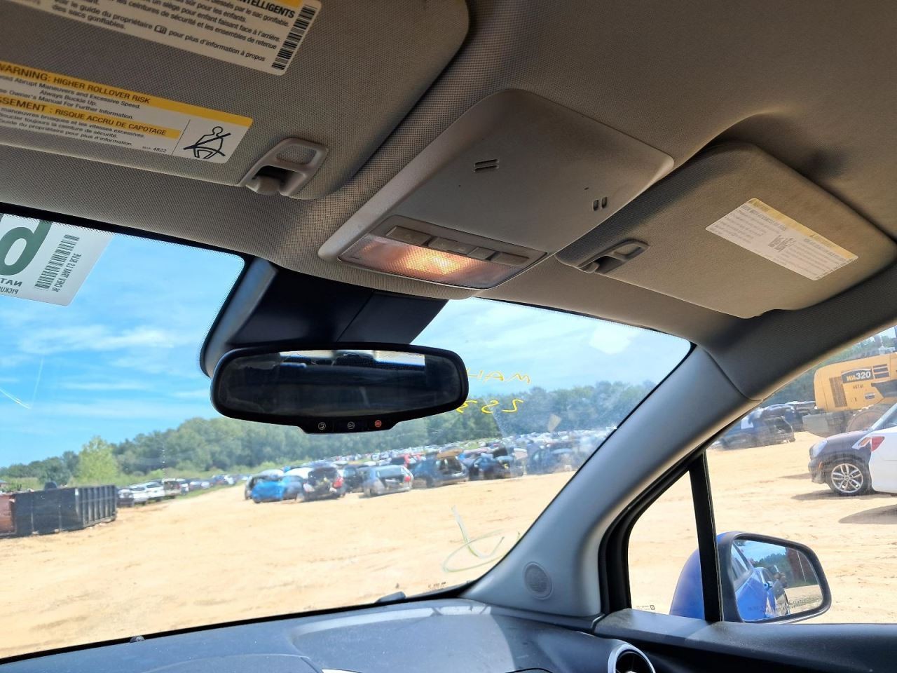 TRAX 2016 Glove Box 4768274