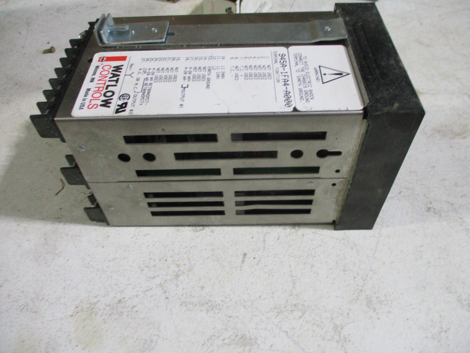 WATLOW 945A-1FA4-A000 TEMPERATURE CONTROLLER USED FREE SHIPPING
