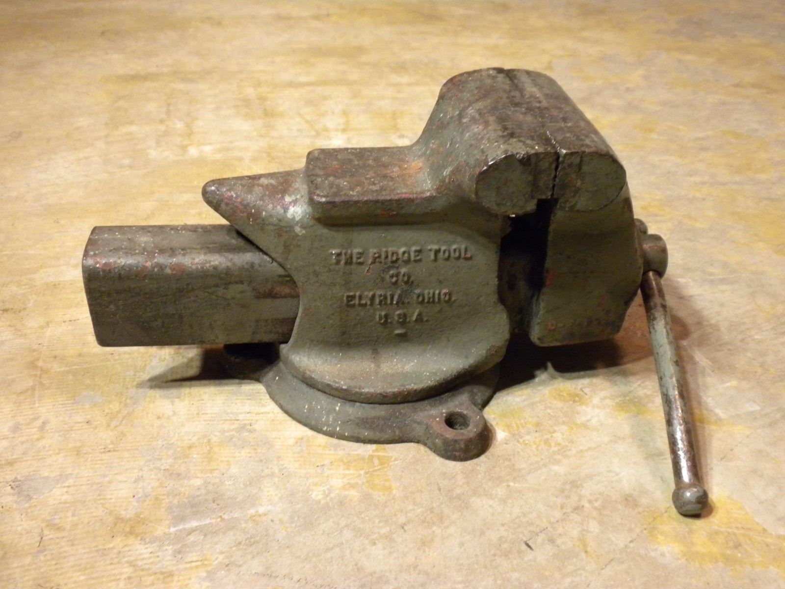 LOTS OF WEAR/USE Vintage No. 400-R Utility Vise Steel Slide The Ridge Tool Ohio
