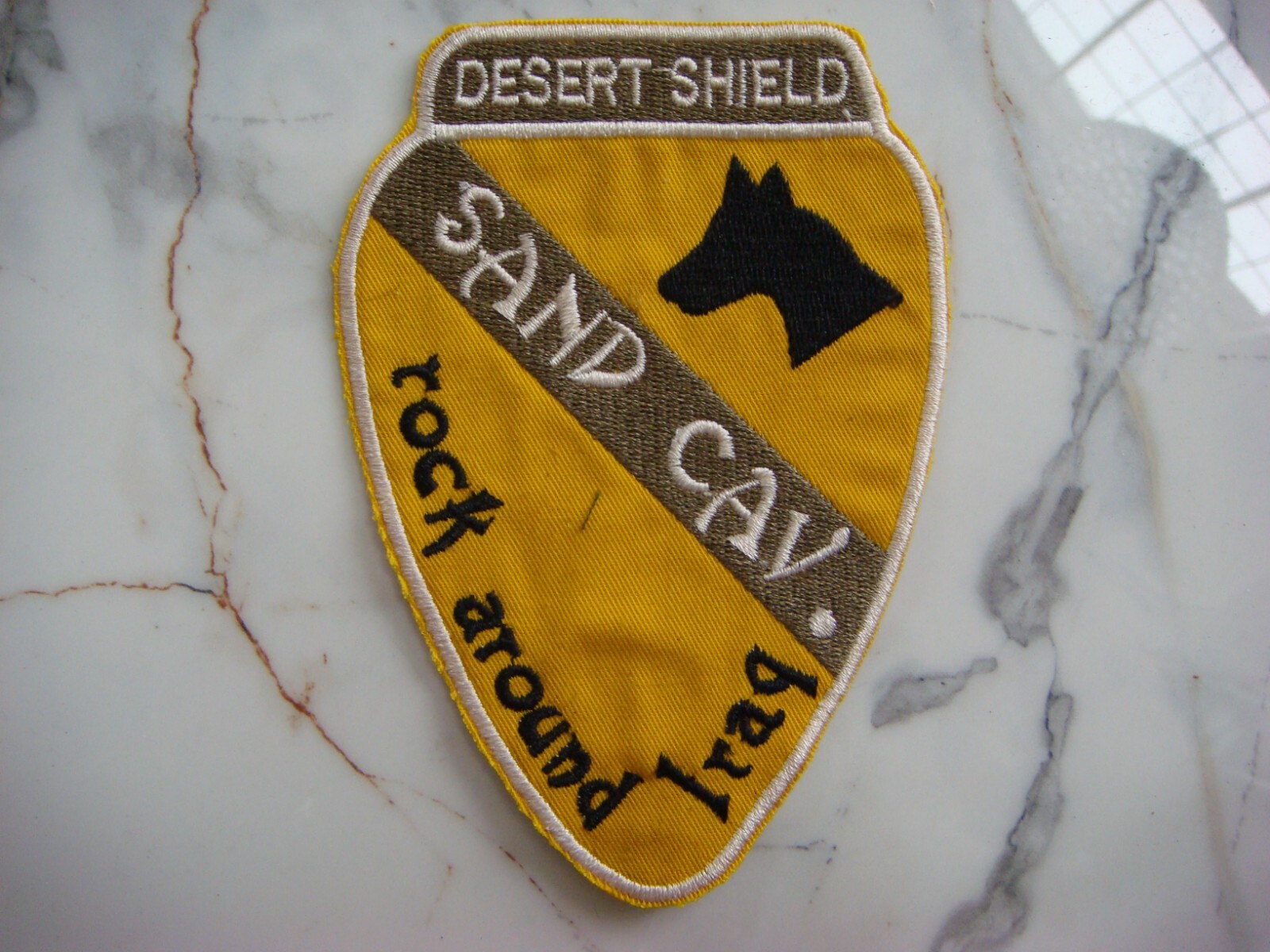 US 1st CAVALRY DIVISION SAND CAV. ROCK AROUND IRAQ DESERT SHIELD PATCH