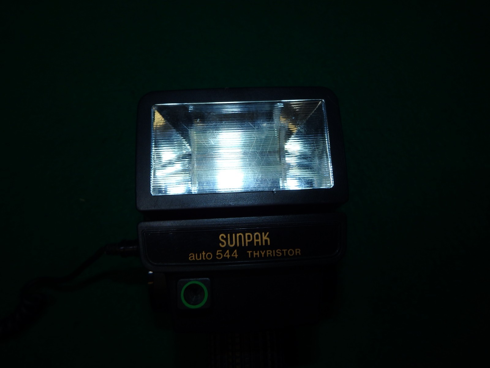 SUNPAK Auto 544 Thyristor Handle Flash+35mm Camera Bracket & PC Sync Cord Tested