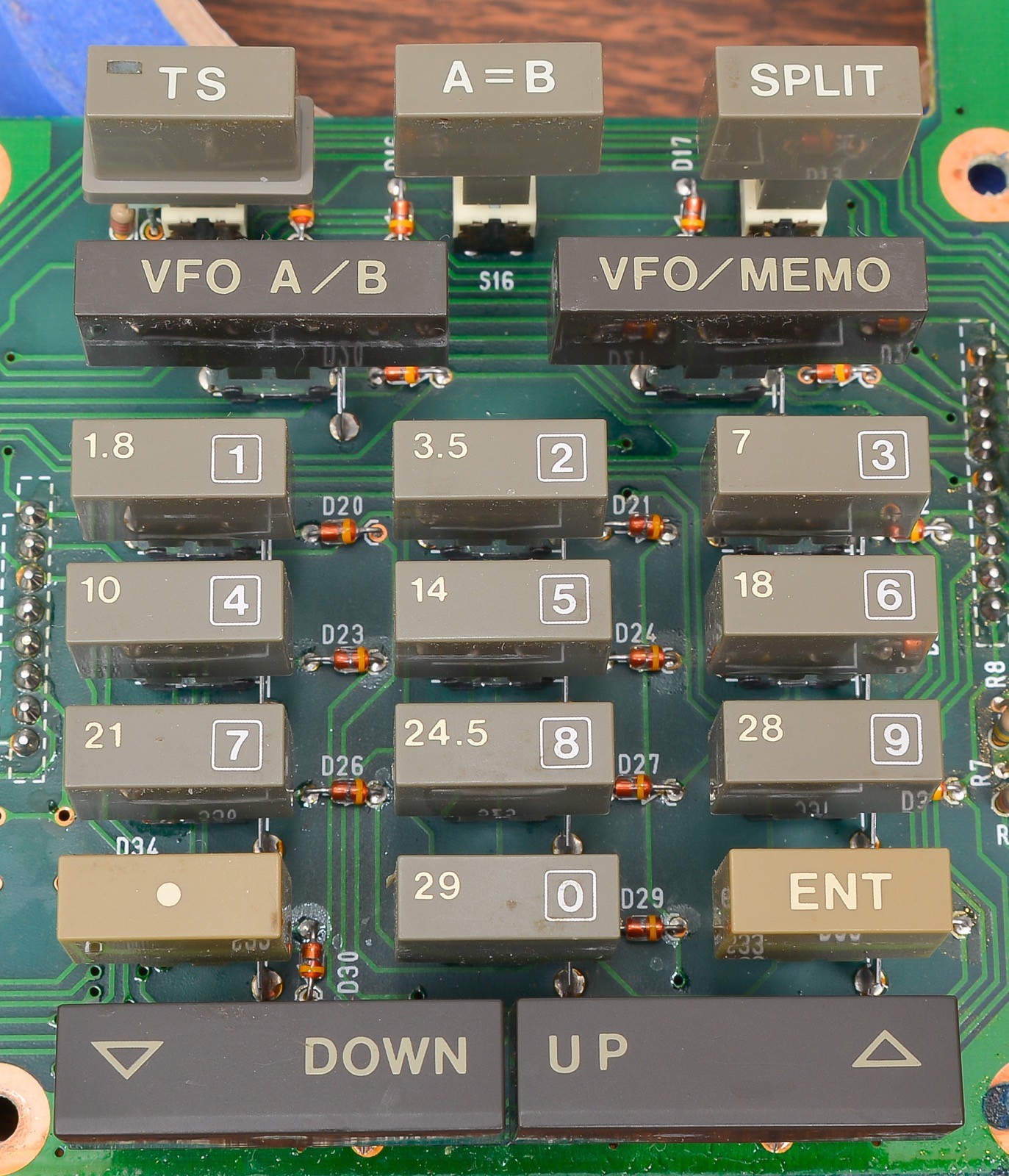 ICOM IC-765 PARTS: MODE/FUNCTION/NUMBER BUTTONS (LOT 765-A)