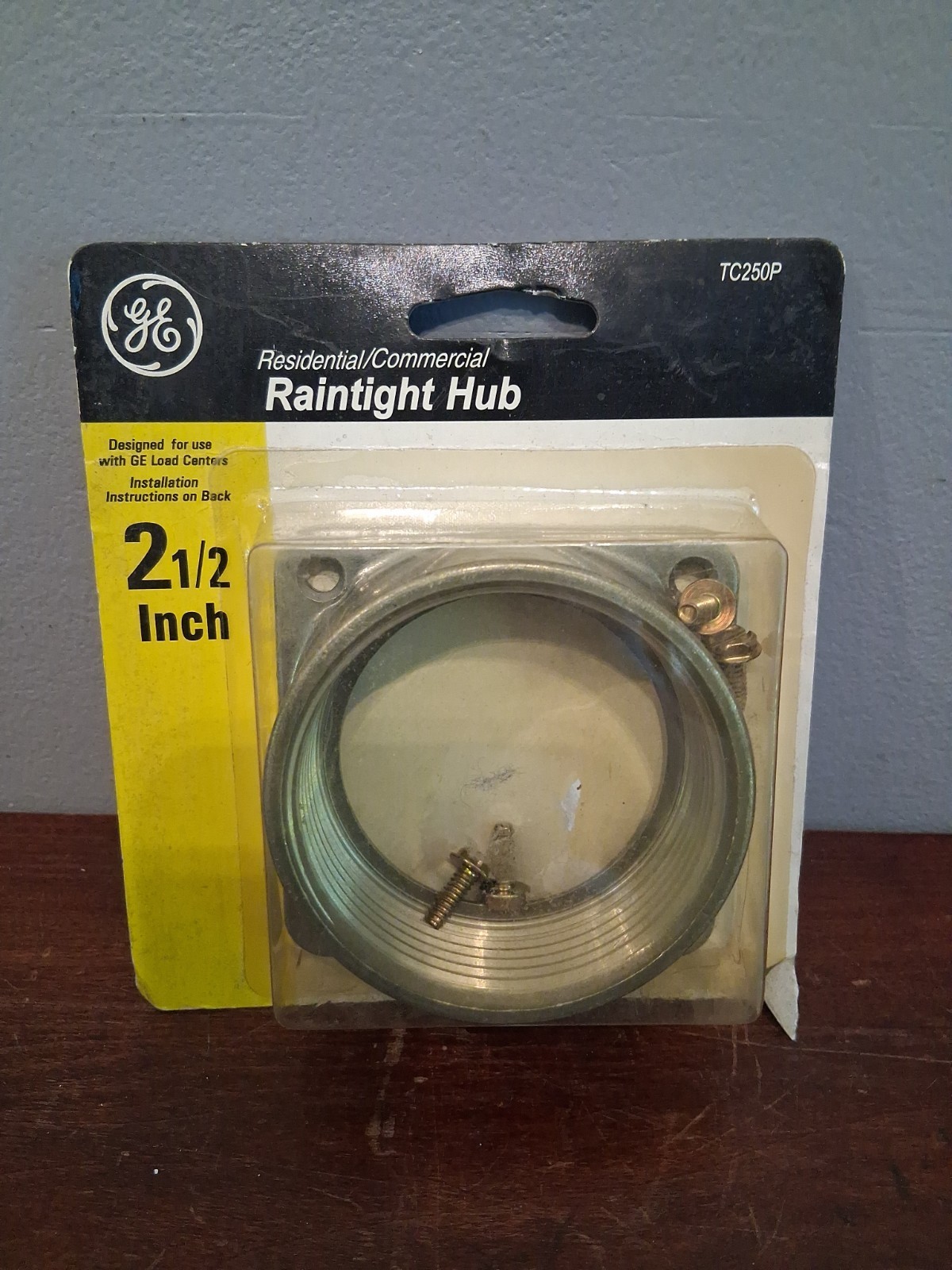 GE 2 1/2 in. Raintight Hub TC250P NOS