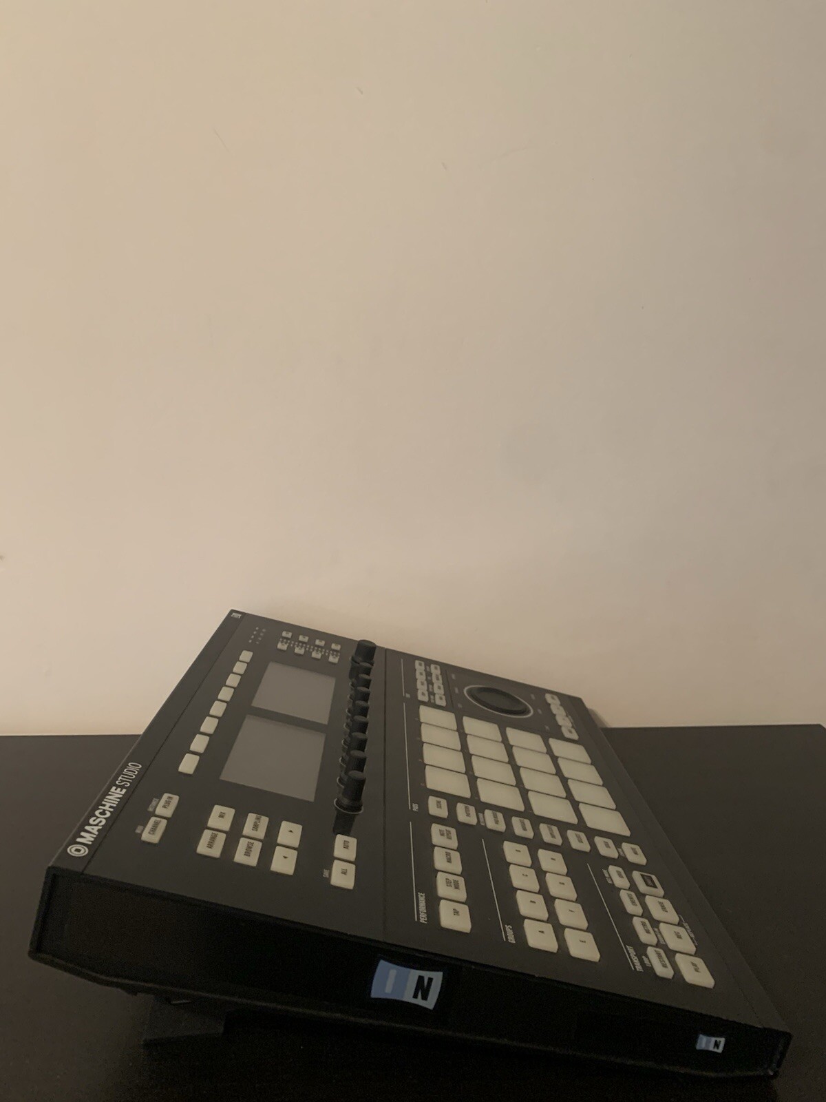 Native Instruments Maschine Studio - (PRE-OWNED)