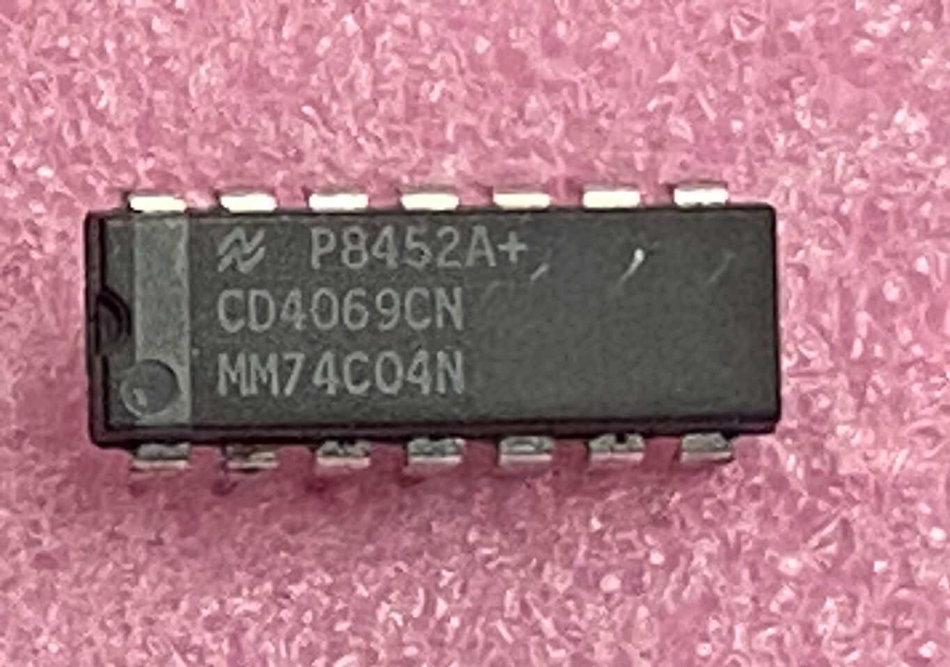 National CD4069CN/74C04N 6-hex inverters Integrated Circuit