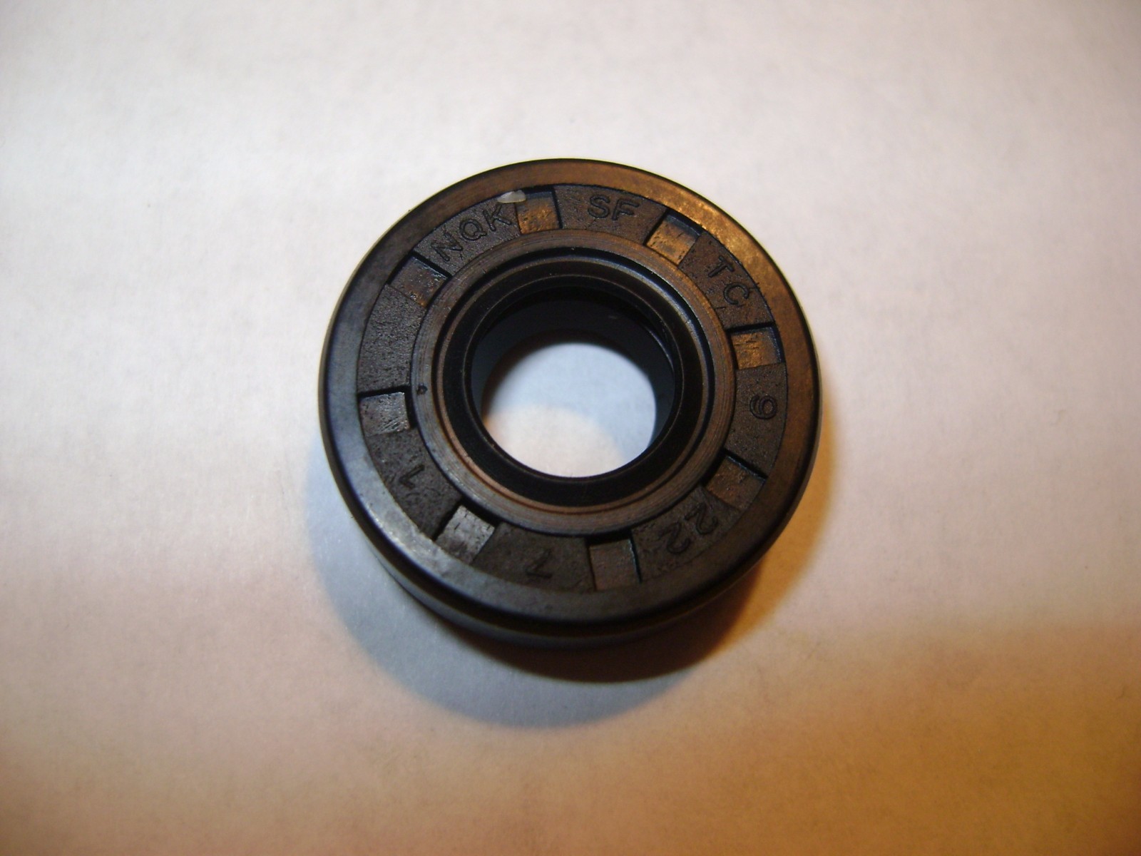 NEW TC 9X22X7 DOUBLE LIPS METRIC OIL / DUST SEAL 9mm X 22mm X 7mm WITH SPRING