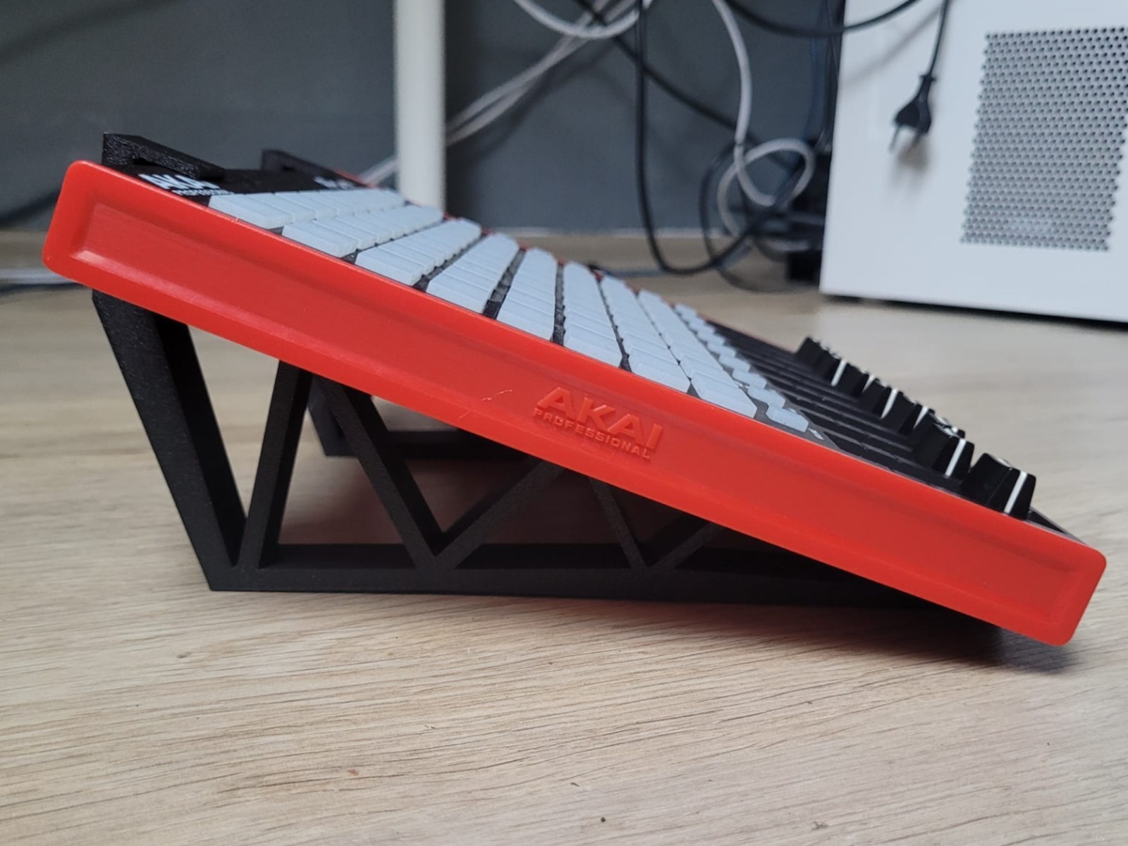 Stand for AKAI APC Mini Mk1 — 30° Angle — Controller Desktop Mount