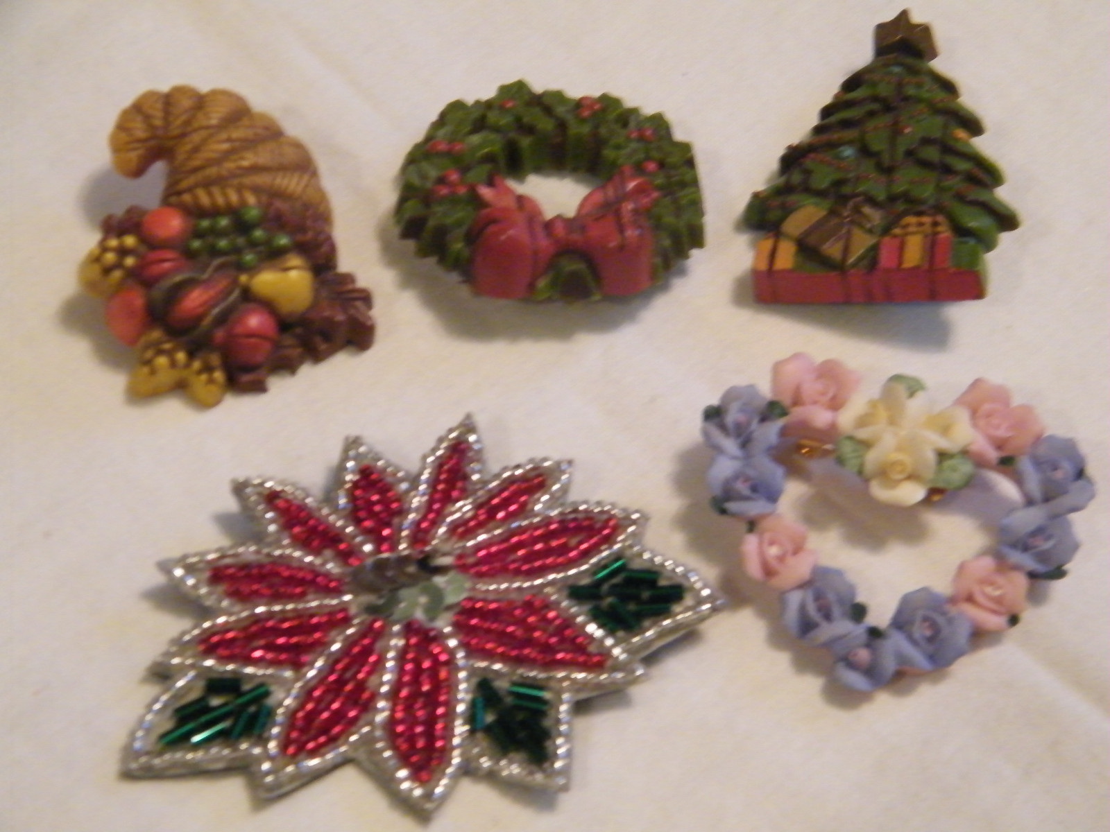 Christmas Thanksgiving Valentine Brooch Pin Lot 5 Plastic Sequins Colorful NICE