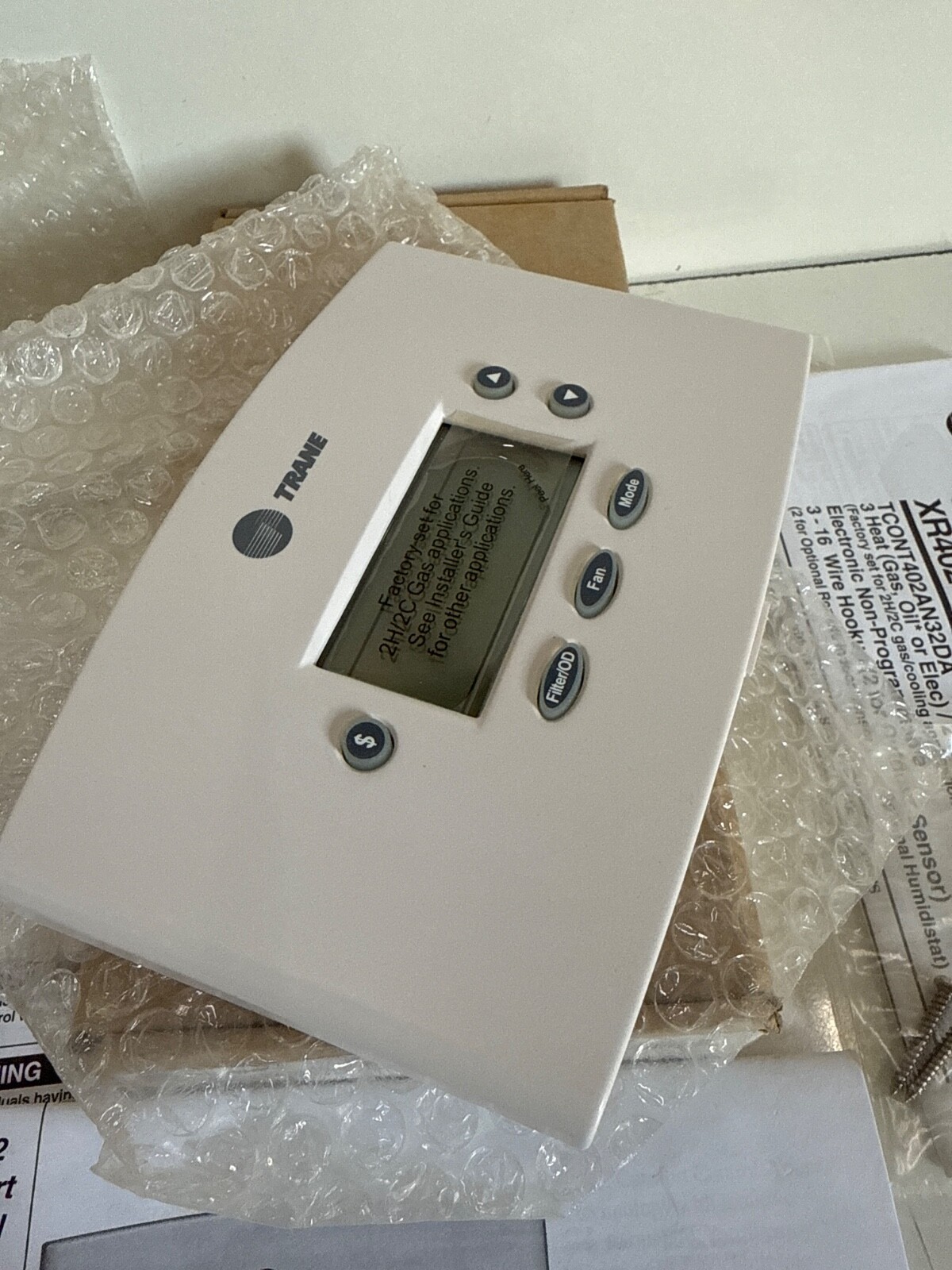 TRANE TCONT402AN32DAA Comfort Control ( Non Programmable )