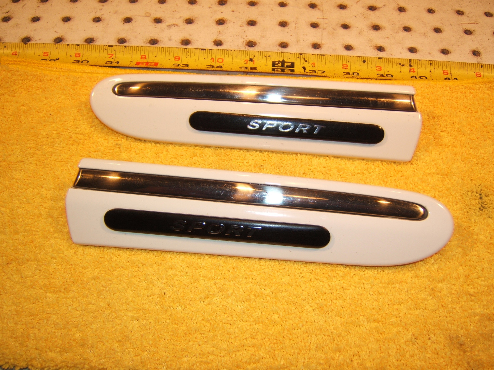 Mercedes W203 Sedan SPORT front fenders WHITE Genuine MBZ OEM 1 set of 2 Covers