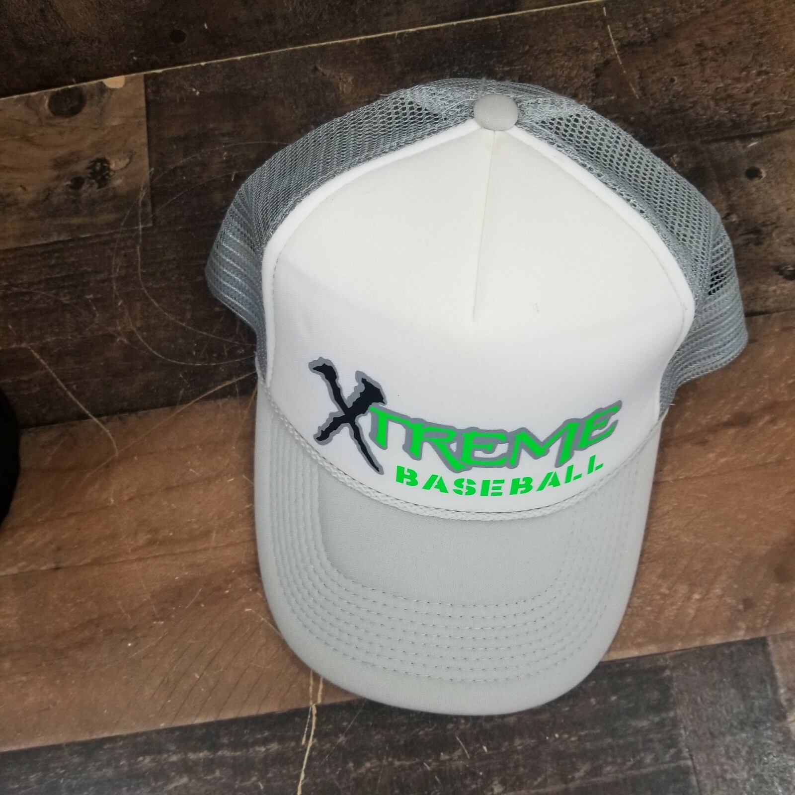 X-Treme Baseball Cap Snapback one size Grey and White Mesh Back