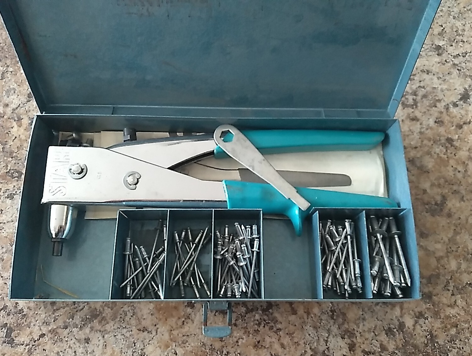 VINTAGE Star Blind Rivet Kit..excellent vintage condition