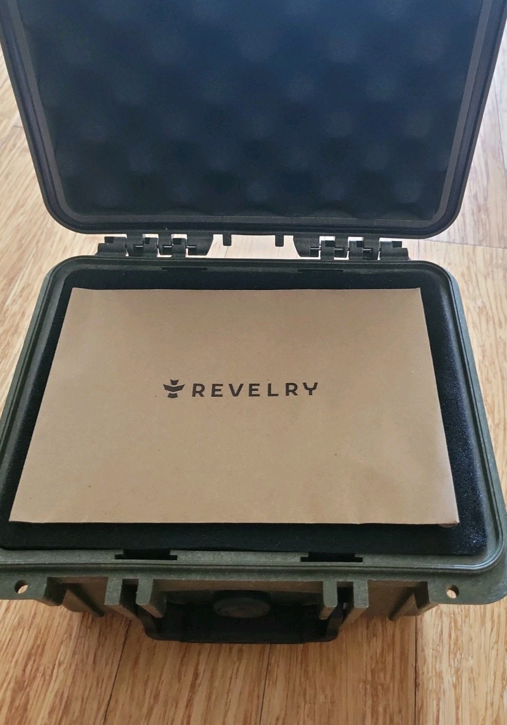 Revelry Hard Case Sensitive Fragile Items 9.5 6.8L EUC