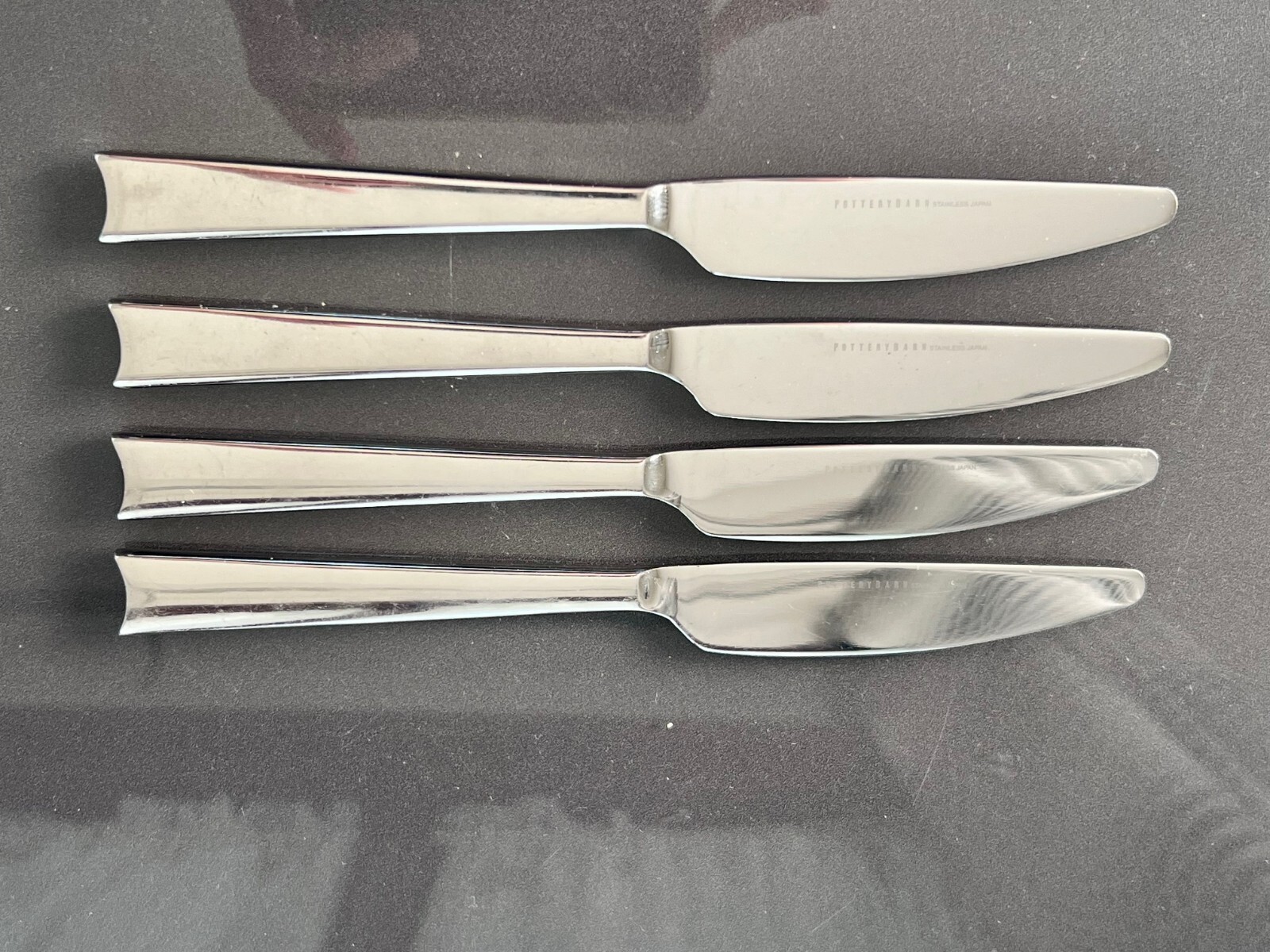 Pottery Barn PBN39  Glossy Indent Tip Stainless 18/8 Japan 4-Dinner Knife 8 1/2"