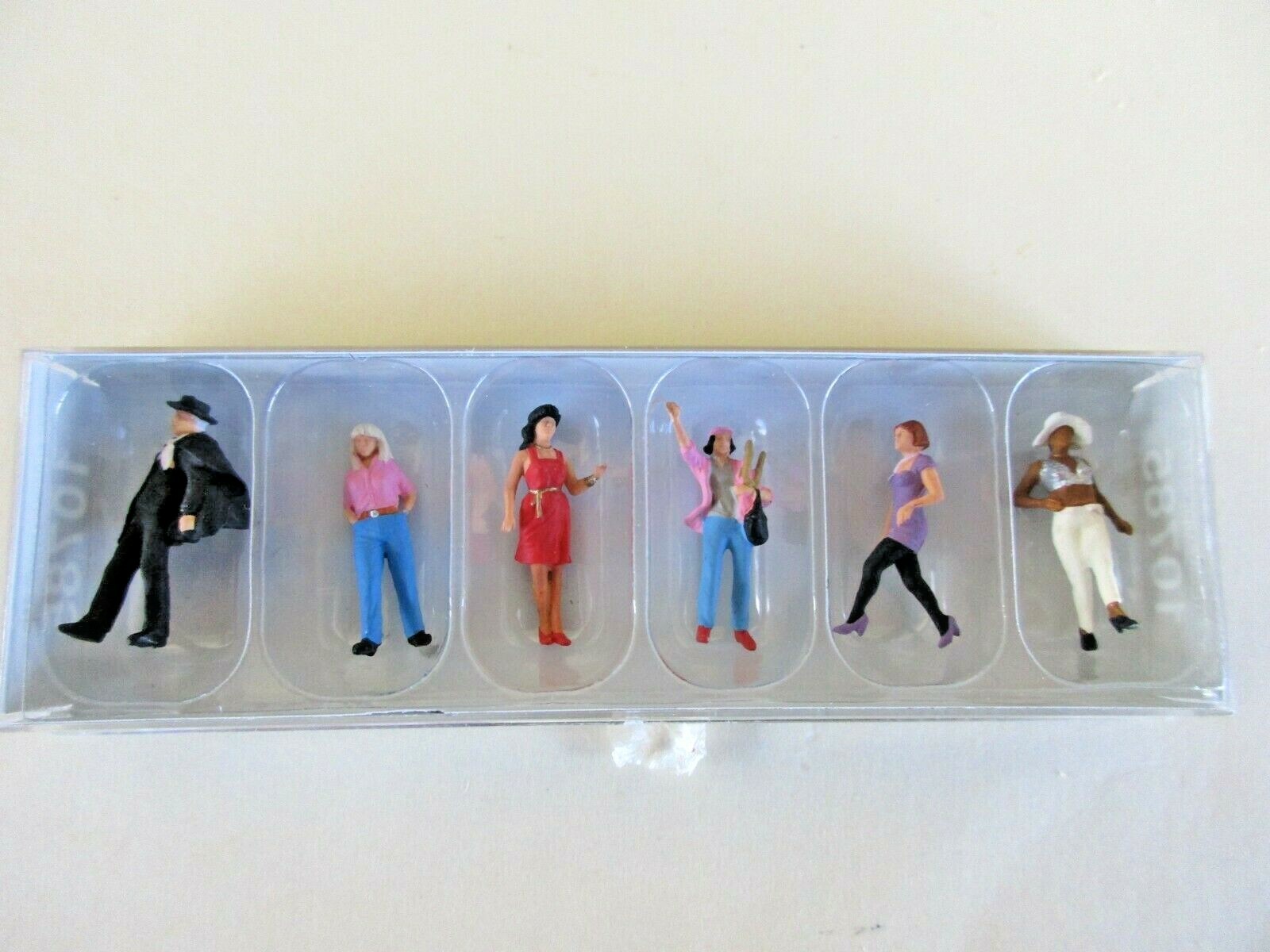 PREISER HO - Partygoers #10785 (NIB)