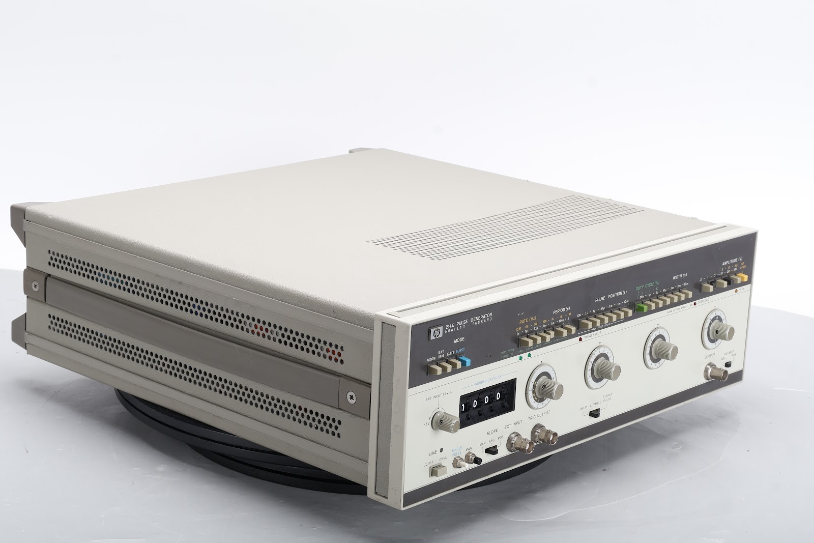 HP 214B Pulse Generator With Option: 1*001 - Fair Condition