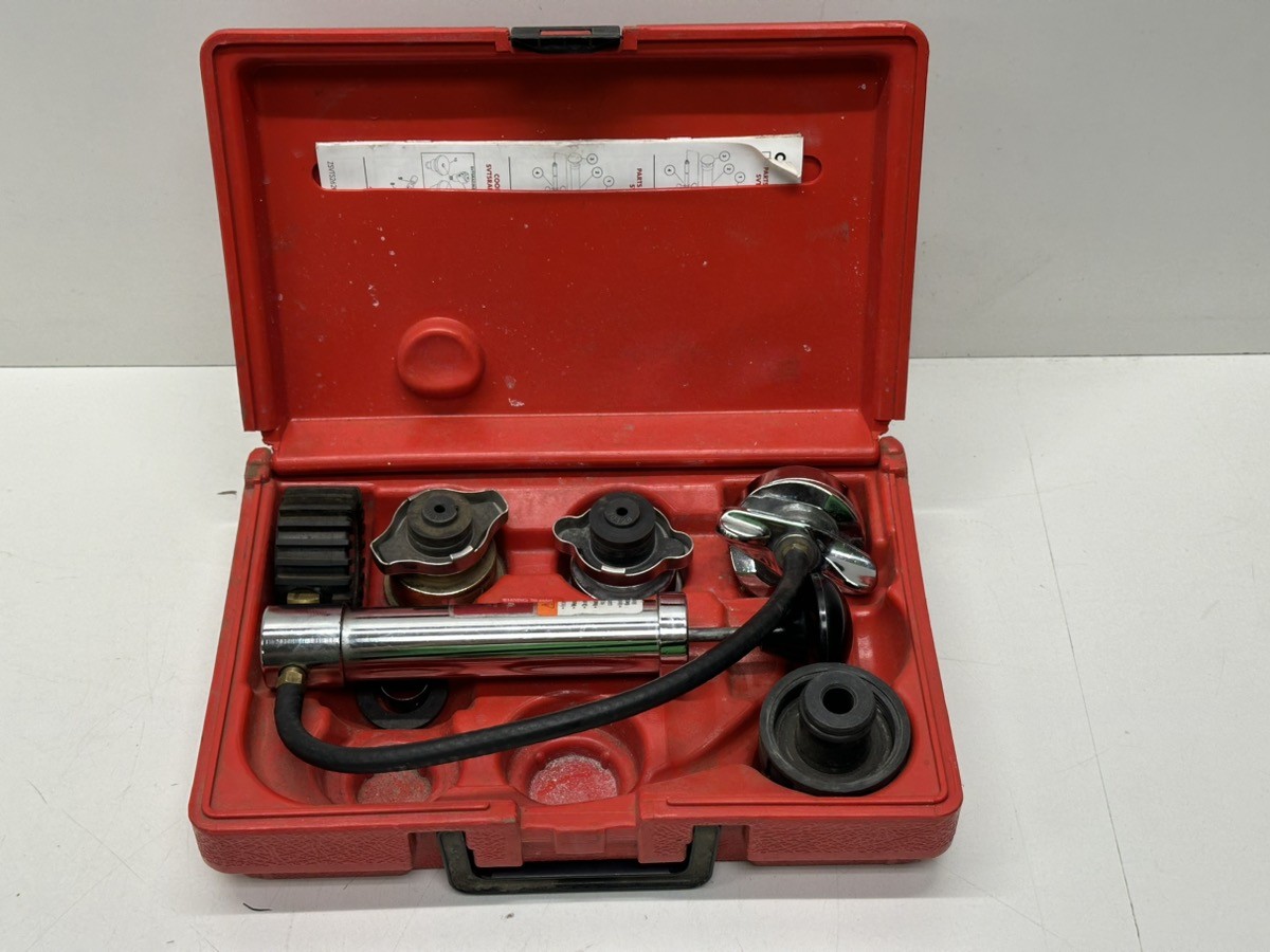 Snap-on SVTS262C Cooling System Pressure Tester Kit (P03069413)