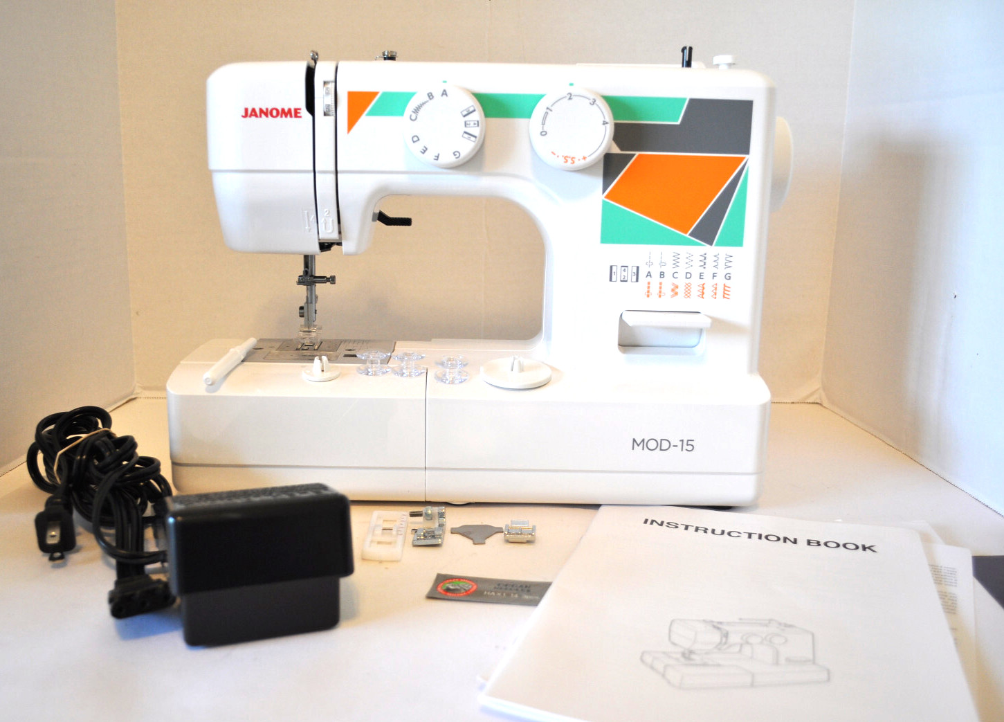 JANOME MOD-15 Easy-to-Use Sewing Machine 15 Stitches w/Foot Pedal/Manual WORKS