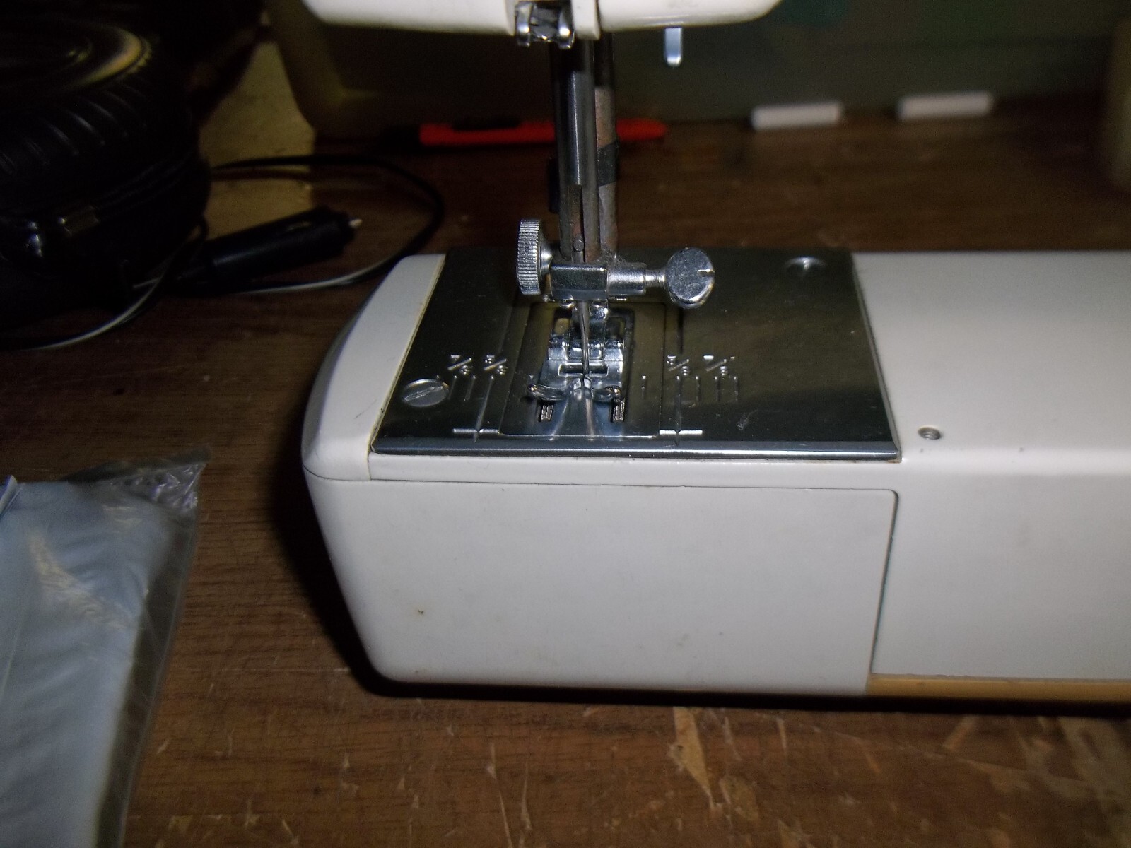 Vintage Kenmore 1525 Sewing Machine W/ Case & Manual