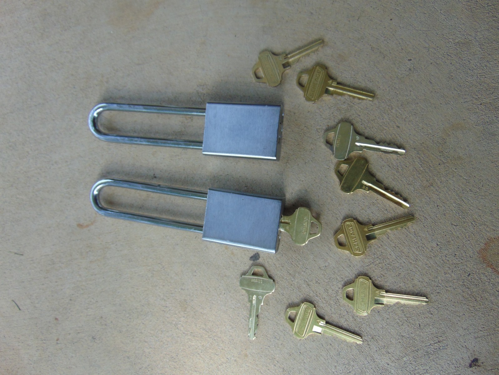2 NEW  PADLOCK WITH SCHLAGE EVEREST AND  8 C123 KEYS      LOCKSMITH