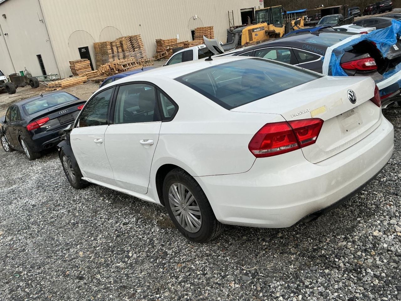 PASSAT 2015 Glove Box 4936879
