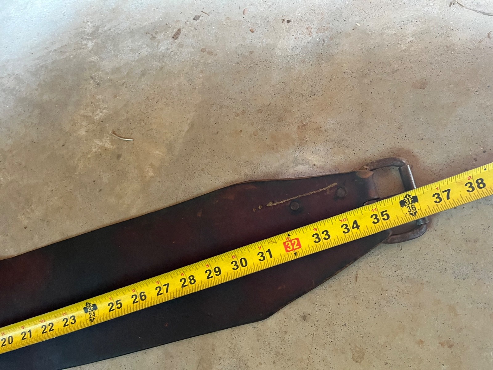 Roping Saddle Wide Back Cinch; harness leather;