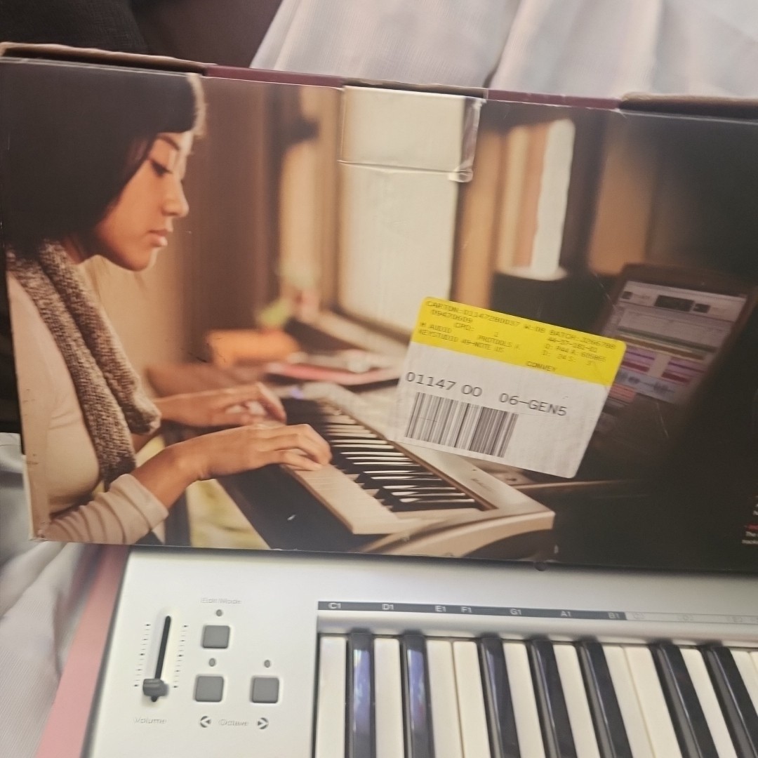 M-Audio KeyStudio 49 Keyboard In Original Box USB Beat Making Piano PC / Mac
