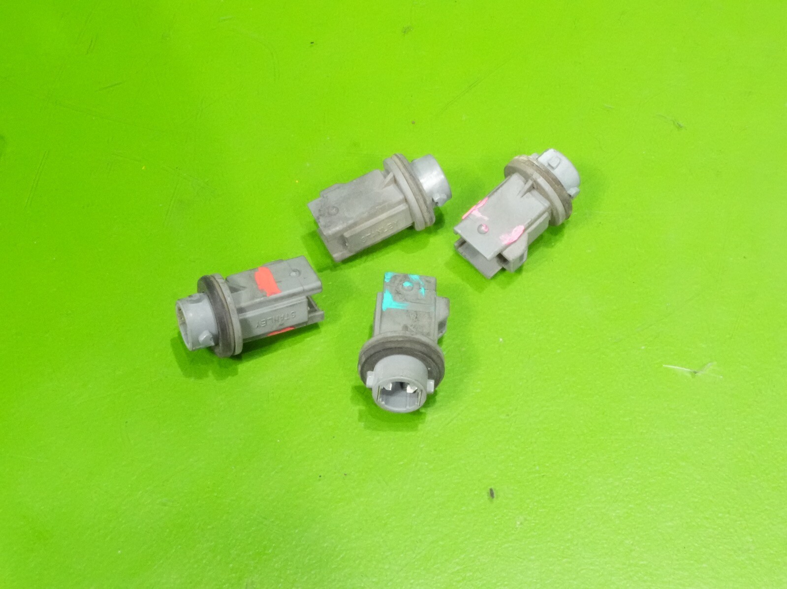 92-96 Prelude OEM front corner light bulb socket plug mount left OR right