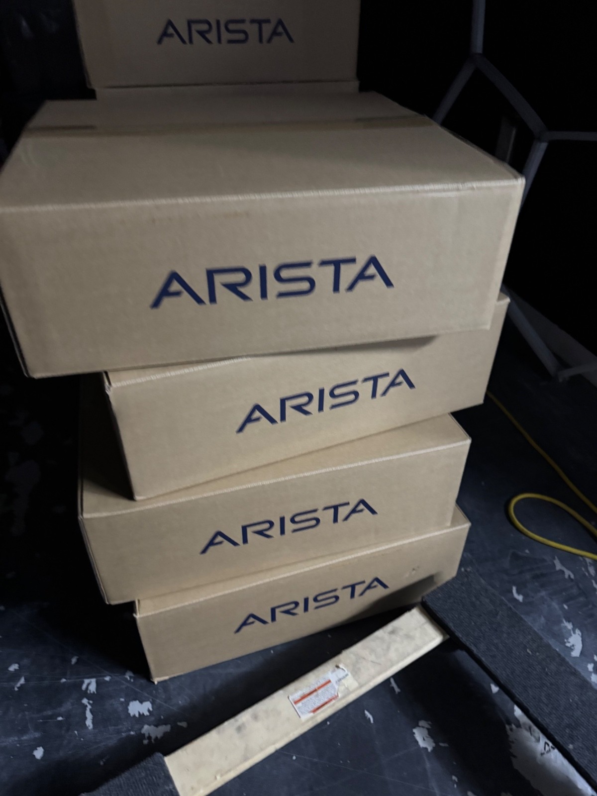Arista DCS-7050SX3-48YC8-F  7050X3, 48x25GbE SFP & 8x100GbE QSFP100+