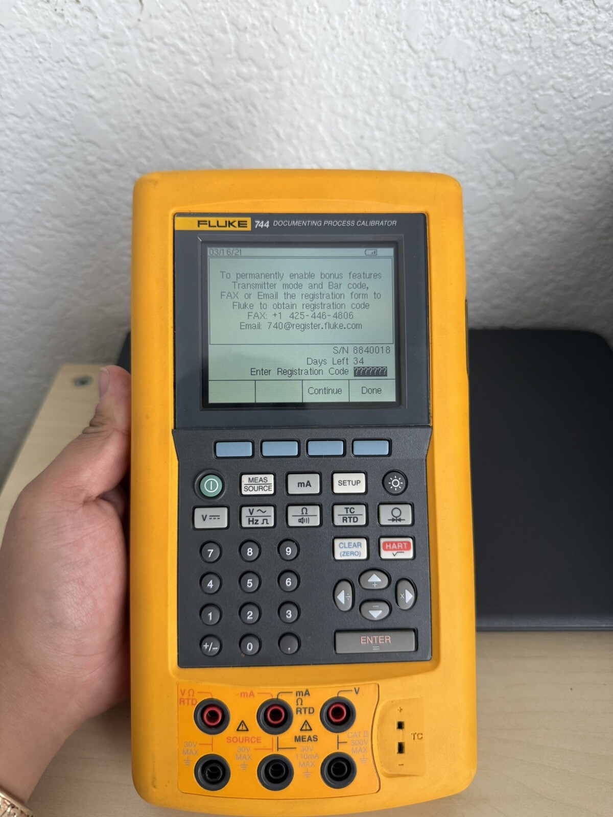 FLUKE 744 DOCUMENTING PROCESS CALIBRATOR W/ LEADS & CHARGER - SHIPS FAST