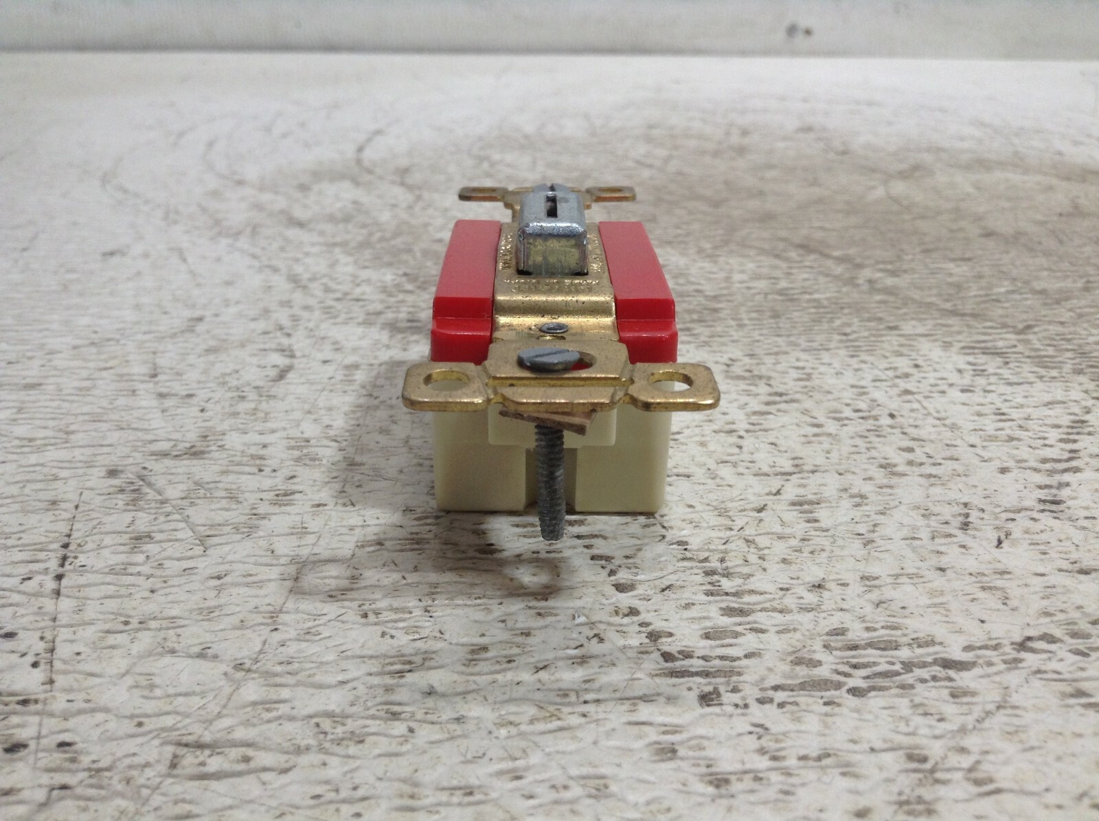 Bryant Key Toggle Switch 20/10 Amp 120/277 VAC Red (TB)