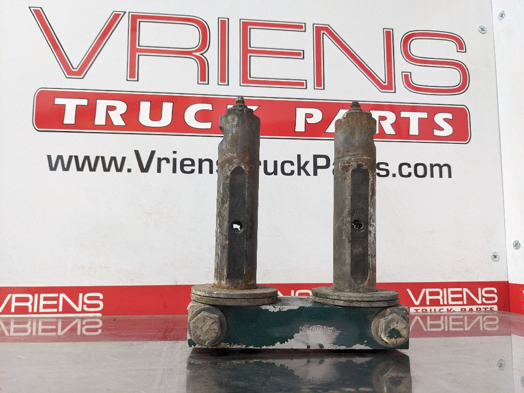 PETERBILT PETERBILT SHACKLE-FRONT SPRING 02-01783
