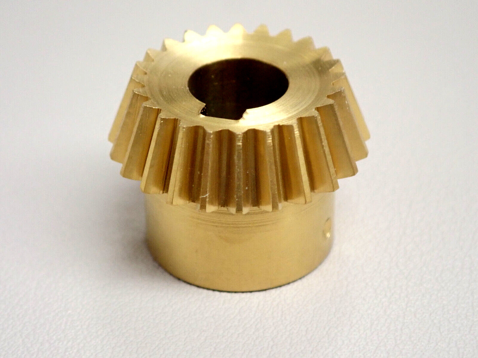 24 teeth Bevel/Pinion 5/16 ID, 5/8 OD-Hub, 1/4LG, 1/4W .75 pitch-Dia, 1-3 Ratio
