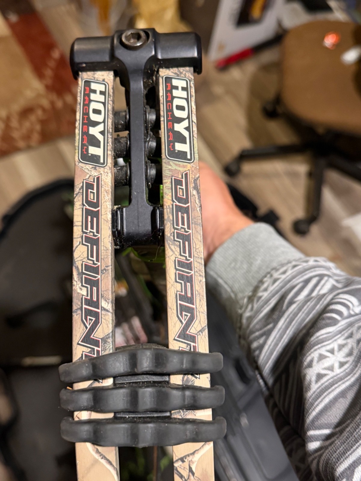 Hoyt Defiant 30 compound bow