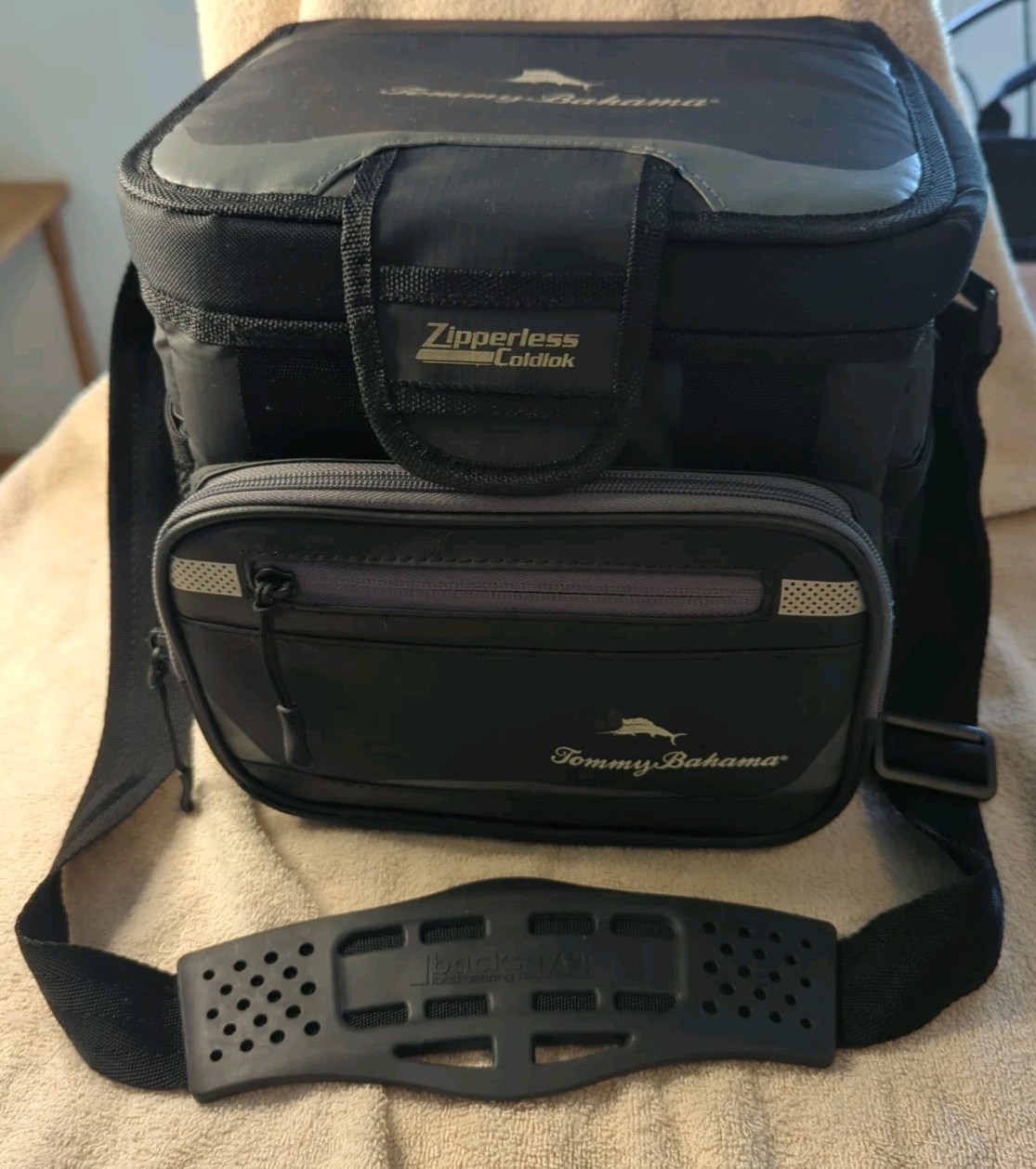 TOMMY BAHAMA Zipperless Lunch Cooler Shoulder Bag 9 Cans Deep Freeze Black Gray