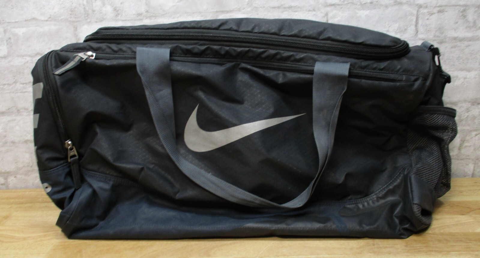 Nike Training Oversized Gym Duffle Shoulder Strap Bag Rip Stop Max Air Zip Up