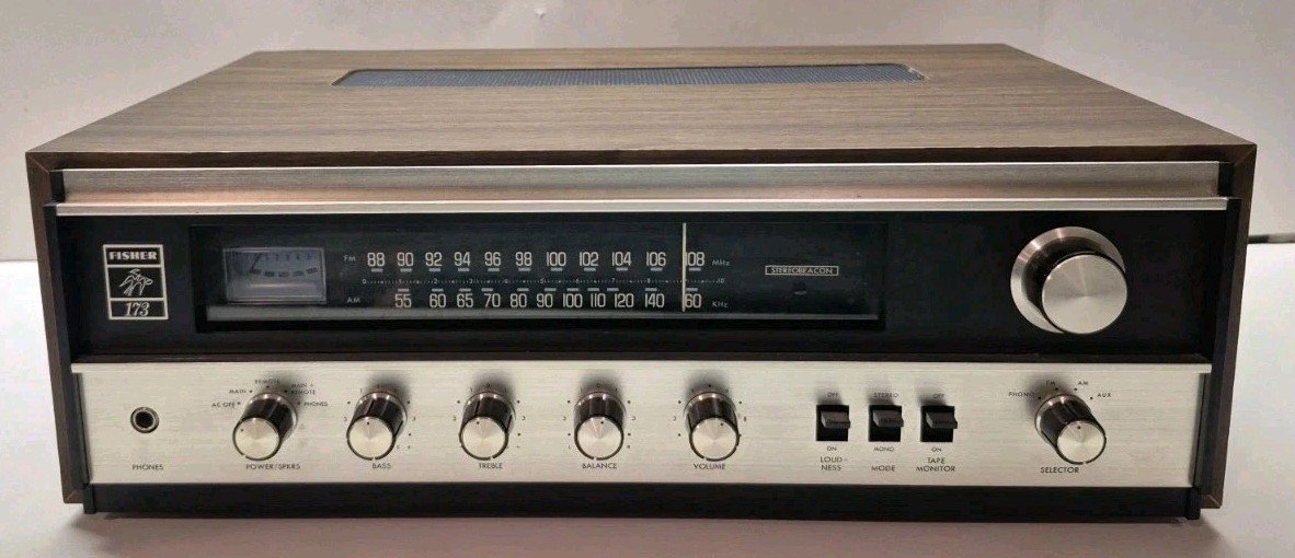 The Fisher 173 Solid State Stereo Wood Paneled Receiver Tested Working Crackles