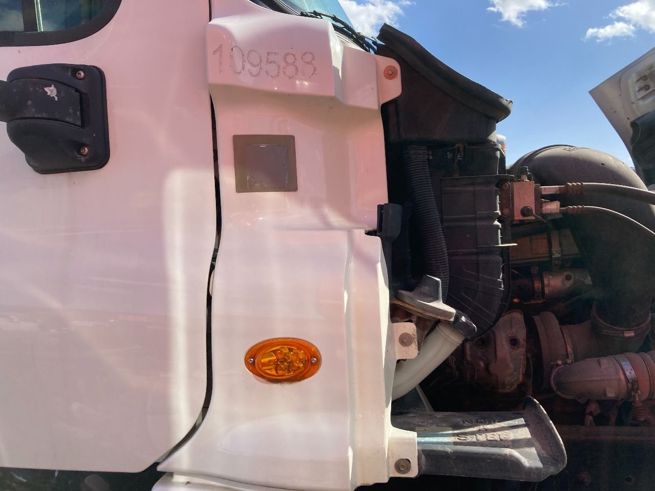 2008-2020 Freightliner CASCADIA WHITE Right/Passenger CAB Cowl - Used