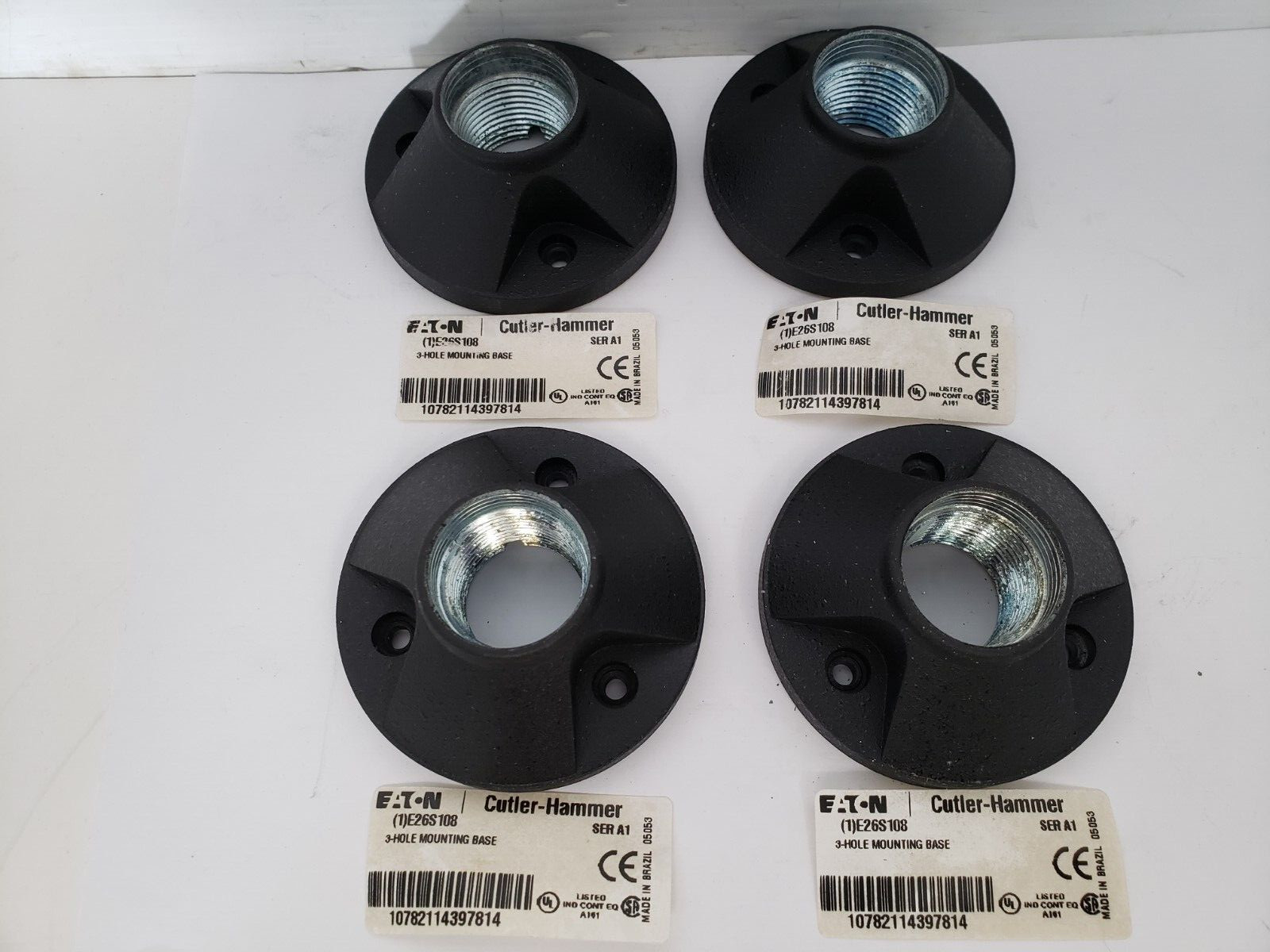 CUTLER HAMMER E26S108 STACKLIGHT MOUNTING BASE 3 HOLE SERIES A1 (LOT OF 4) NIB