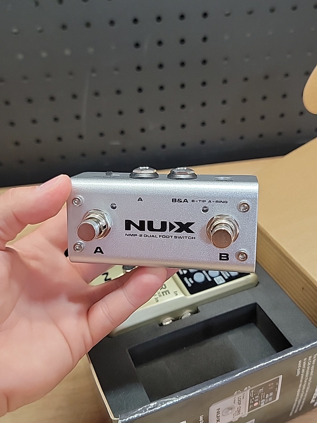 NUX Loop Core Deluxe Bundle includes Dual Foot switch 24 Bit BRAND NEW!