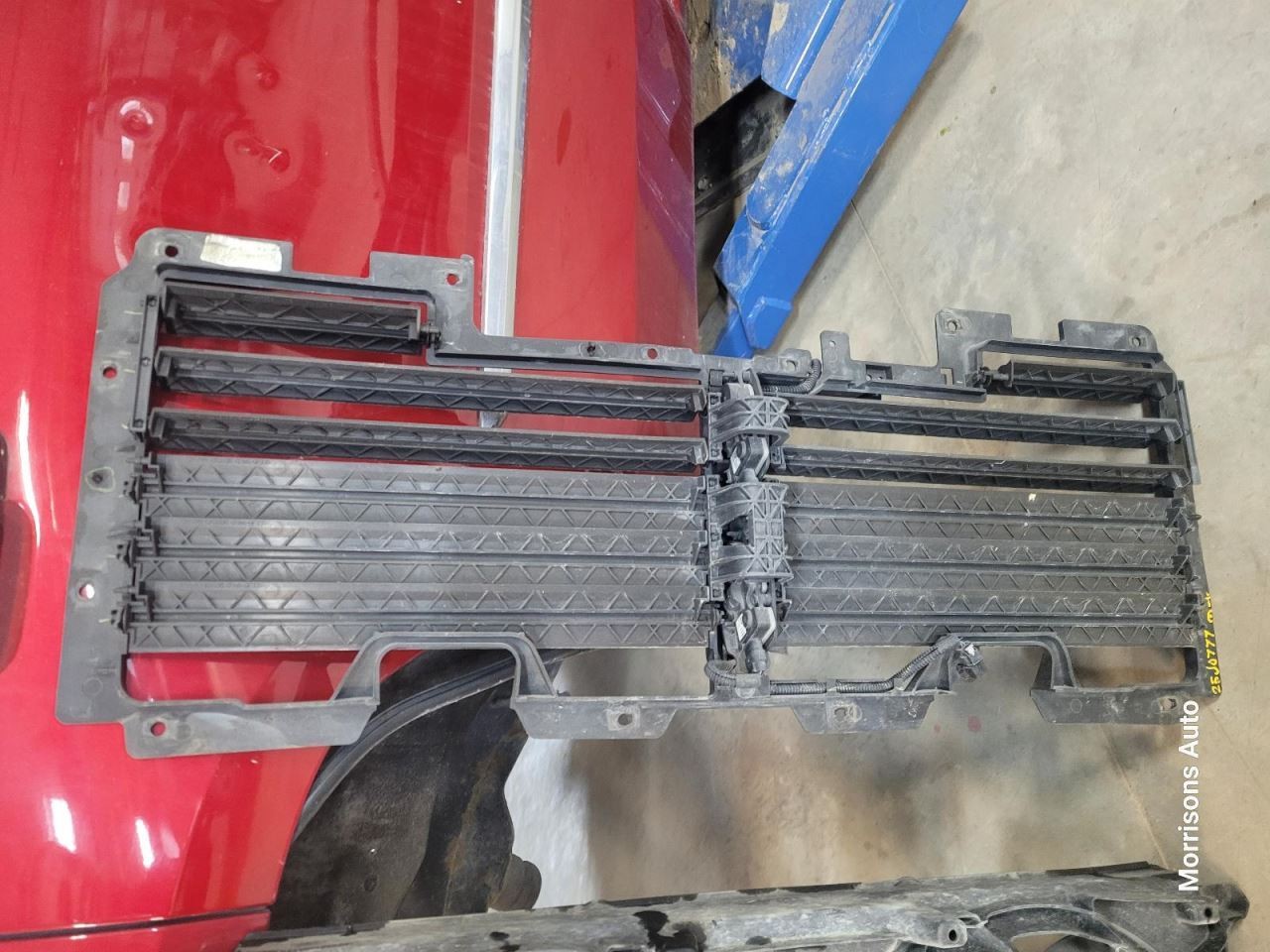 ESCALADE  2015 Air Shutter 2104375