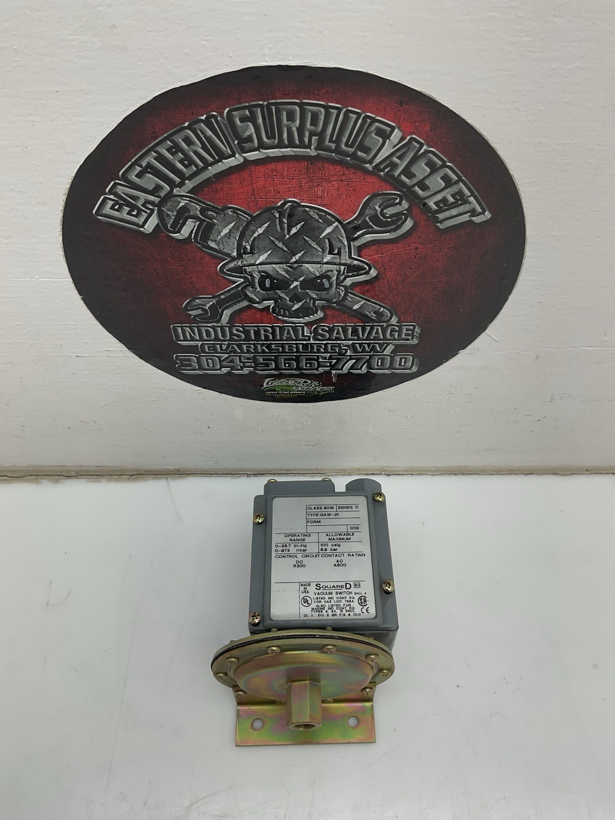 Square D 9016 Industrial Vacuum Switch GAW-21 Type 4,4X,13 NIB