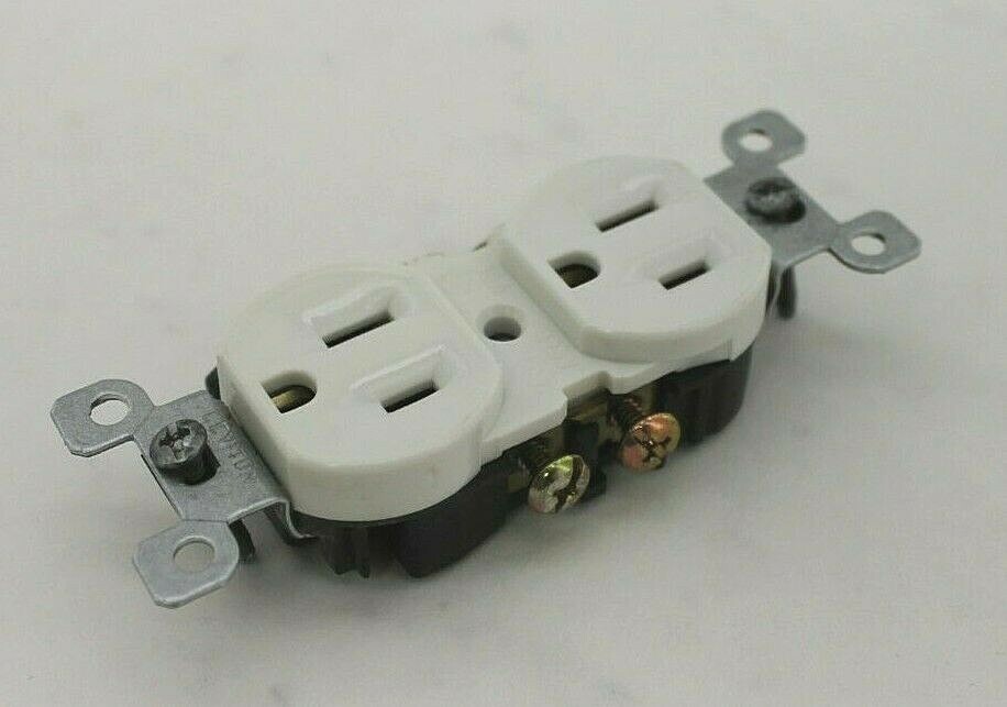Leviton 212-5320-WCP White Duplex Receptacle NEMA 5-15 (Lot of 2)