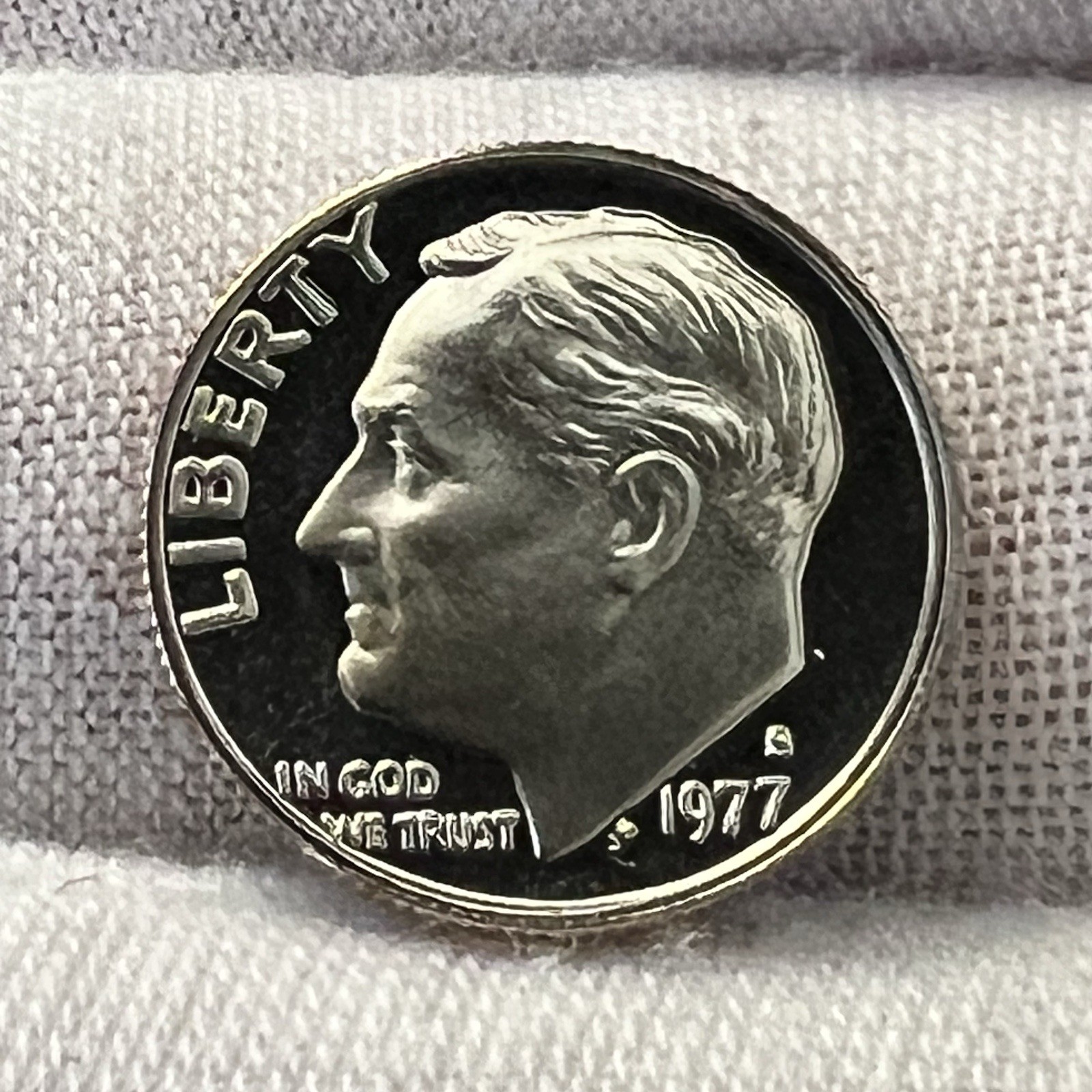 1977-S Roosevelt Dime Deep Cameo Proof receive coin pictured see description5321