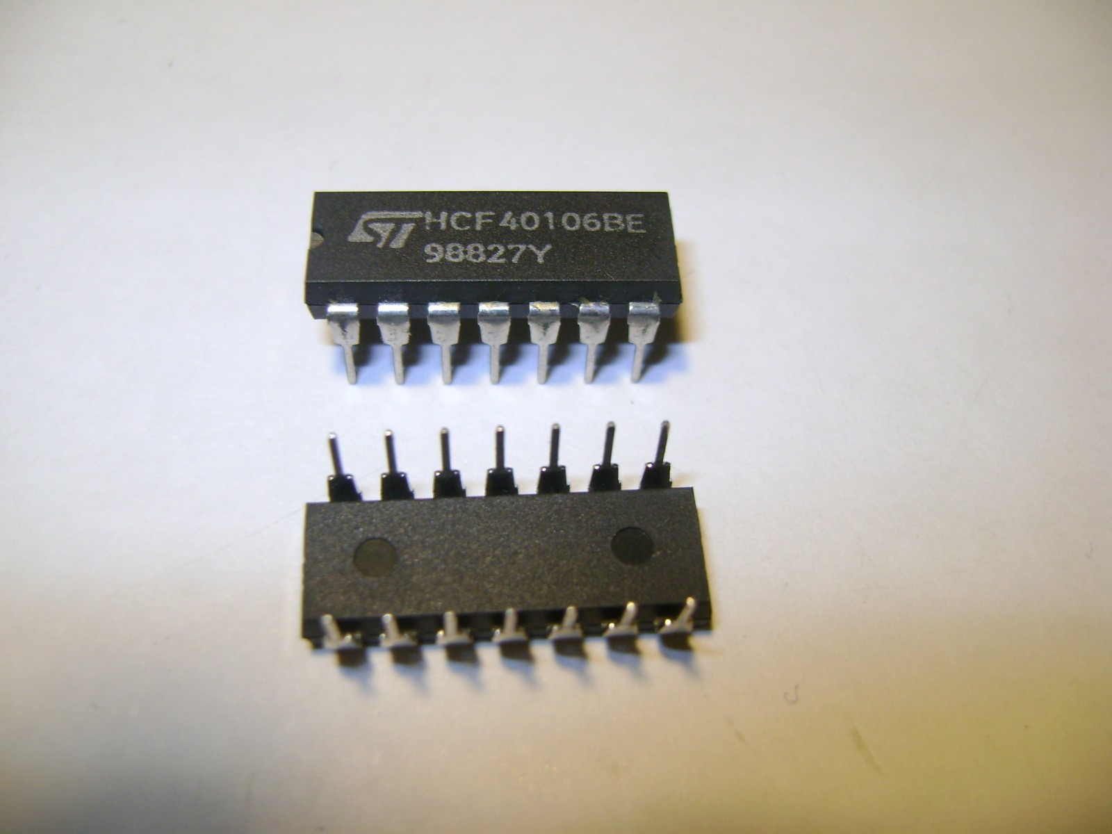 2 PCS. HCF40106BE INTEGRATED CIRCUIT CHIPS FROM USA DR7