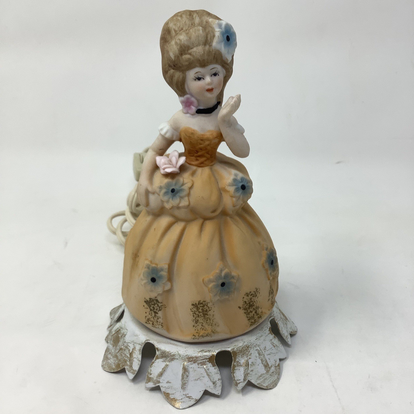 Vintage Victorian-style Lamp/ Nightlight