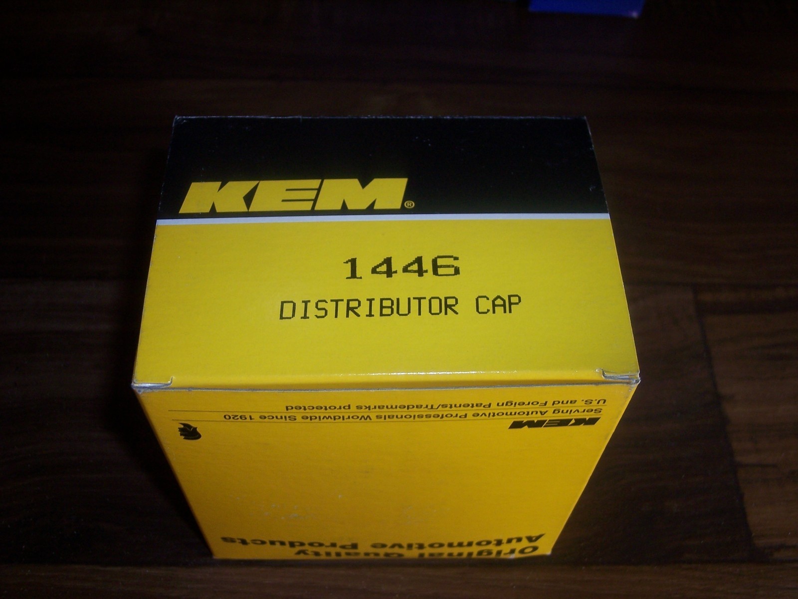 KEM MANUFACTURING ~ #1446 DISTRIBUTOR CAP ~ NOS Q2L3