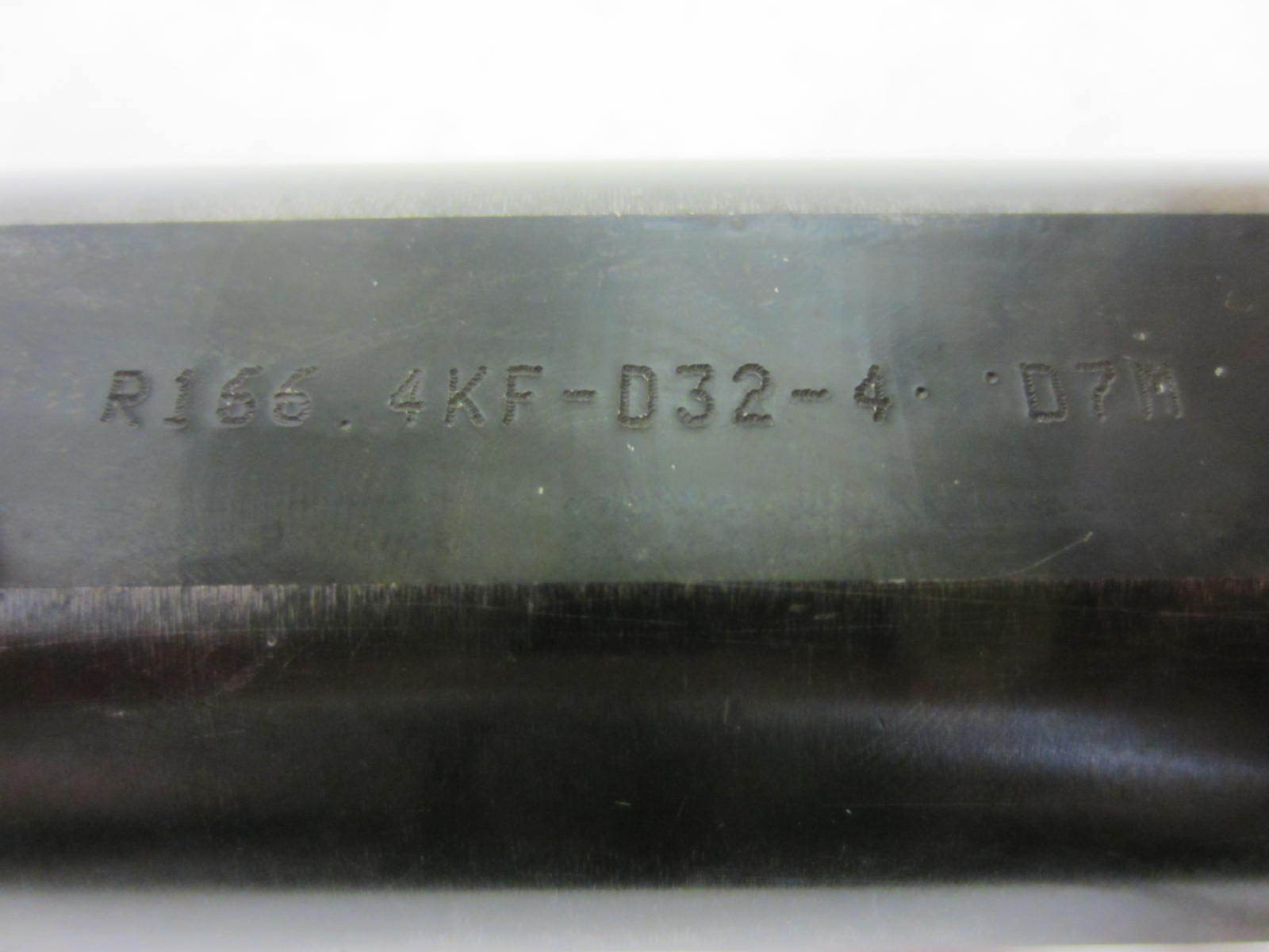 Sandvik Coromant R166.4KF-D32-4 Indexable Thread Turning Boring Bar