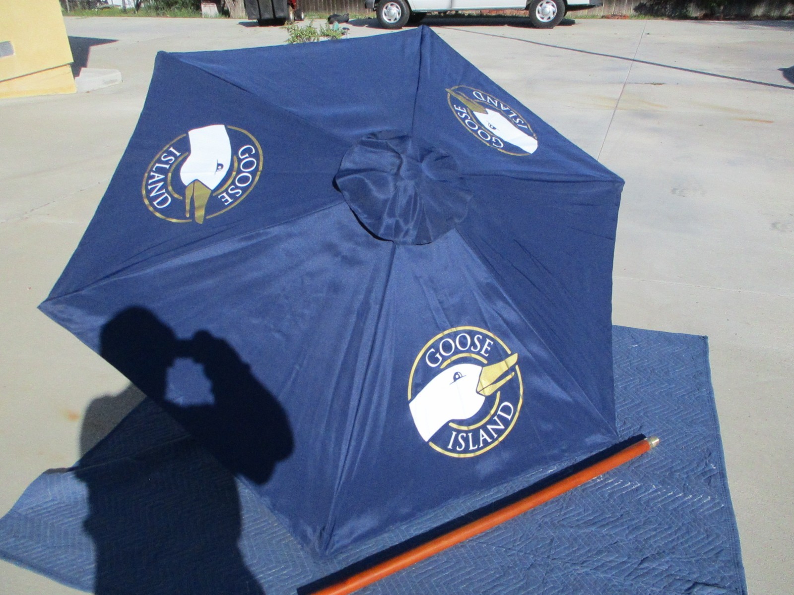 GOOSE ISLAND PROMO UMBRELLA 86 X 86 BLUE PRE-OWNED NEVER USED