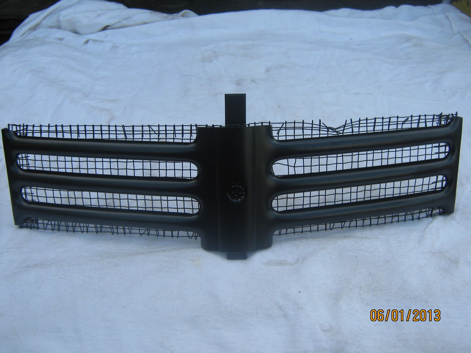 Farmall  H, and Super H Grill insert Free Shipping  48963DXA